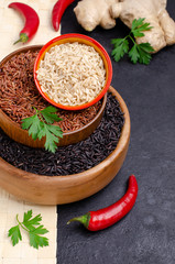 Mix of unpolished rice