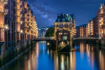 Naklejka premium Hamburg bei Nacht