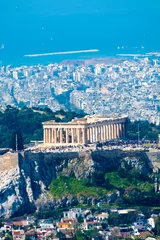 Selbstklebende Fototapeten Athens in spring, view from hill,  cityscape with Acropolis, streets and buildings, ancient urbal culture © barmalini