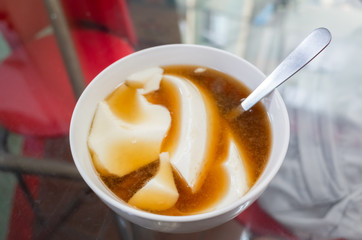 taiwanese traditional snack of tofu pudding