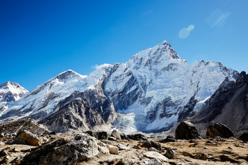 Obraz premium Himalayas mountain landscape. A steep snowy peak on a beautiful sunny day.