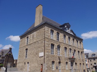 Mairie de Fougères et lieu de naissance du marquis de la Rouërie