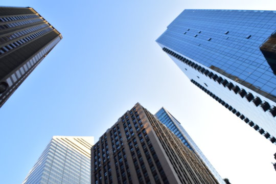 edificios,cielo,azul,ventanas.bidrios,