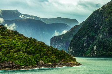 Beautiful view on the entrance of the milford sound in the famous fjordland in new zealand - obrazy, fototapety, plakaty
