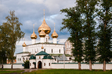 Fototapeta na wymiar Воскресенский монастырь Углича Resurrection monastery in Uglich