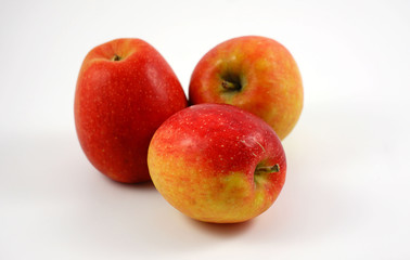 Trois pommes , alimentation bio .