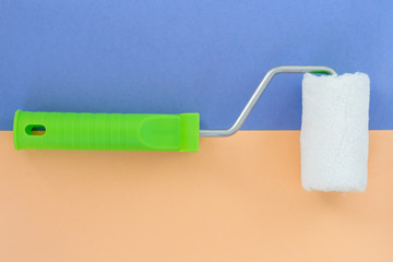 Obraz premium Painting roller on colorful background. Preparation for repair