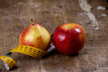 pear and apple representing types of overweight