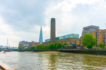 Fototapeta premium shard in the distance 