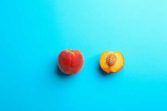 Flat lay composition with fresh peaches on blue background