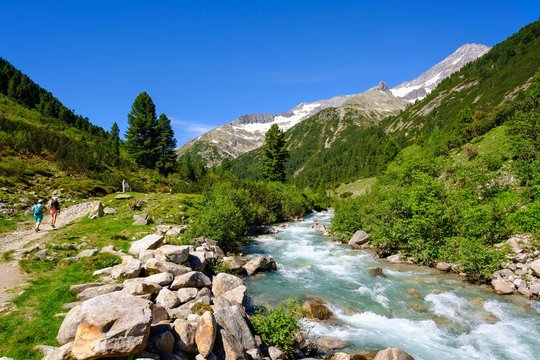 Hikers at Zamserbach, Zamser Grund, Ameiskopf and Schrammacher, Zillertal Alps, Zillertal, Tyrol, Austria, Europe