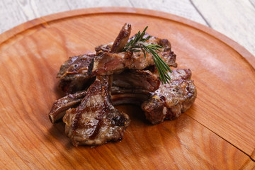 Grilled lamb with rosemary