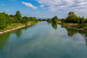 Fototapeta na wymiar Der Mincio - Fluss in Italien, Lombardei