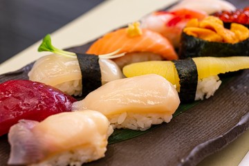 新鮮で美味しい魚介類で作る寿司料理