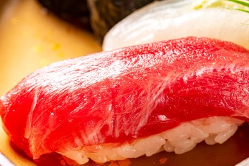 新鮮で美味しい魚介類で作る寿司料理