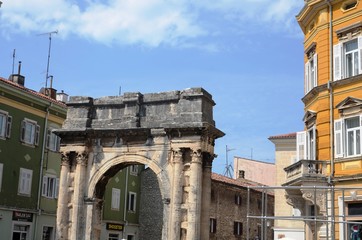 Croatie : Vieille ville de Pula (Istrie)