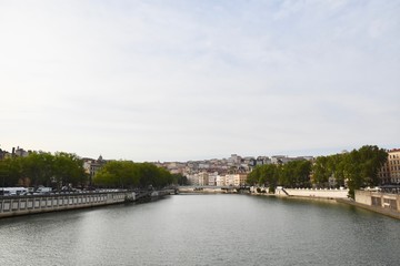 Fototapeta premium リヨンのローヌ川