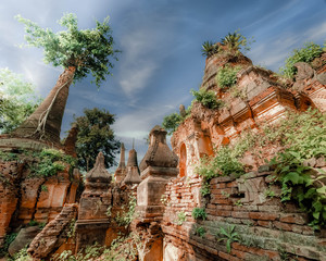 Obraz premium Ruins of ancient stupas of Shwe Indein Pagoda over blue sky. Indein village, Inle Lake, Shan State, Myanmar (Burma)