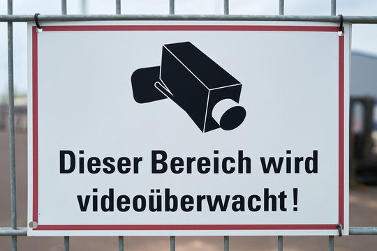 Fotos Lizenzfreie Bilder Grafiken Vektoren Und Videos Von Kamerauberwacht Adobe Stock