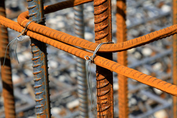 Screw steel binding together