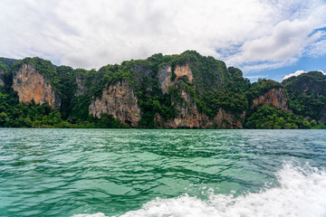 Obraz premium beautiful blue sky tropical coast Asian beach paradise ocean summer Asia sea guiding backpackers planning relaxing resting idea long weekend sunset to sunrise PP Island, Krabi, Phuket, Thailand.