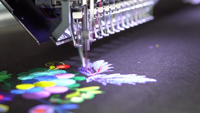 Multi head embroidery machine operate