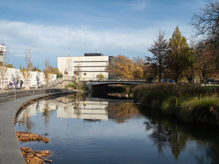 Autumnal view of the River Avon in Christchurch, New Zealand - obrazy, fototapety, plakaty