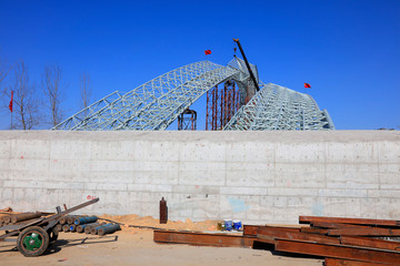 Truss girder and crane