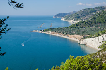 Fototapeta na wymiar Mittelmeerküste in Italien am Gargano 