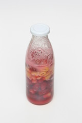 Himbeersaft. Eingelegte Himbeeren.