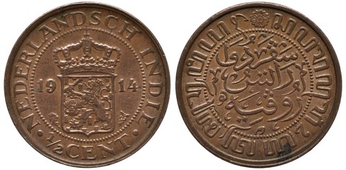 Netherlands East Indies coin 1/2 half cent 1914, crowned shield with lion divides date within...