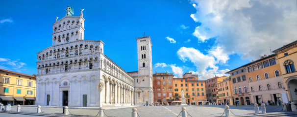 Roman catholic church San Michele in Lucca.Tuscany, Italy - obrazy, fototapety, plakaty
