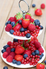 frische Beeren auf Etagere