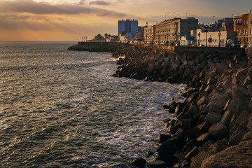 Urban breakwater in C&aacute;diz