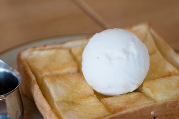 Toast with ice cream or honey toast