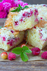 Streuselkuchen mit Beeren