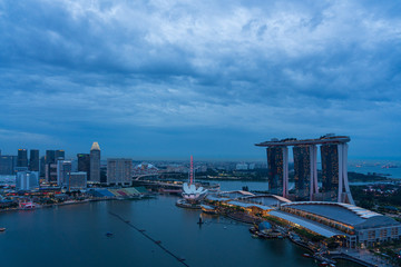 Fototapeta premium Singapore cityscape on a cloudy day