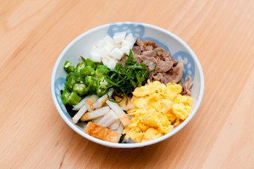 お手軽丼（冷蔵庫に余った食材で丼飯）
