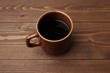 ホット コーヒー ブラック 木のテーブル
