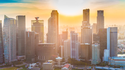 Obraz premium Singapore skyline building sunset with colourful sky
