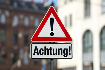 Achtung Schild Stadt