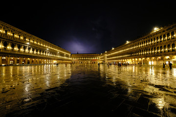 chain bridge in budapest