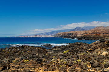 Fototapeta na wymiar Beautiful sea with rocks under blue sky
