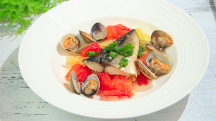 切り身魚（サバ）とあさりの和風アクアパッツア（和風イタリアン、創作イタリアン）