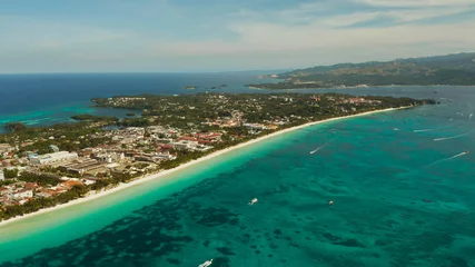 Photo sur Plexiglas Plage blanche de Boracay Aerial view of beautiful bay in tropical Island with white sand beach Boracay, Philippines. White beach with tourists and hotels. Tropical white beach with sailing boat.