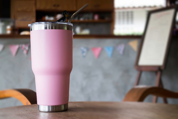 Thermos tumbler mug that made of stainless steel with metal drinking straw