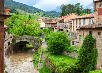 Fototapeta na wymiar River Quiviesa, through San Cayetano bridge in Potes, Cantabria, Spain.