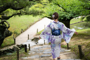 浴衣の女性