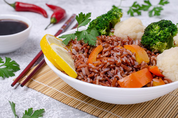 Unpolished red rice with vegetables