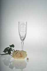 glasses of champagne and roses 